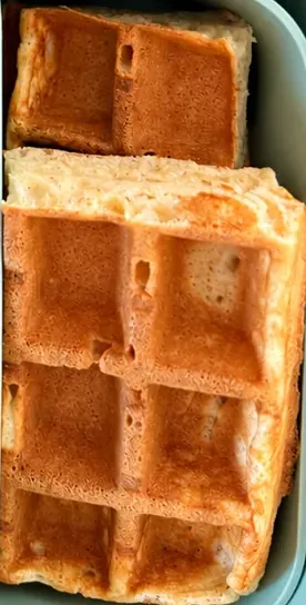 Zwei Stücke Dinkelwaffel